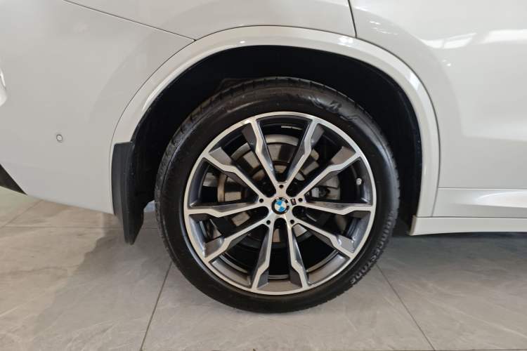 Used BMW X3 2023 xDrive30i Leading Model M Night Edition Package Right Rear Wheel Hub