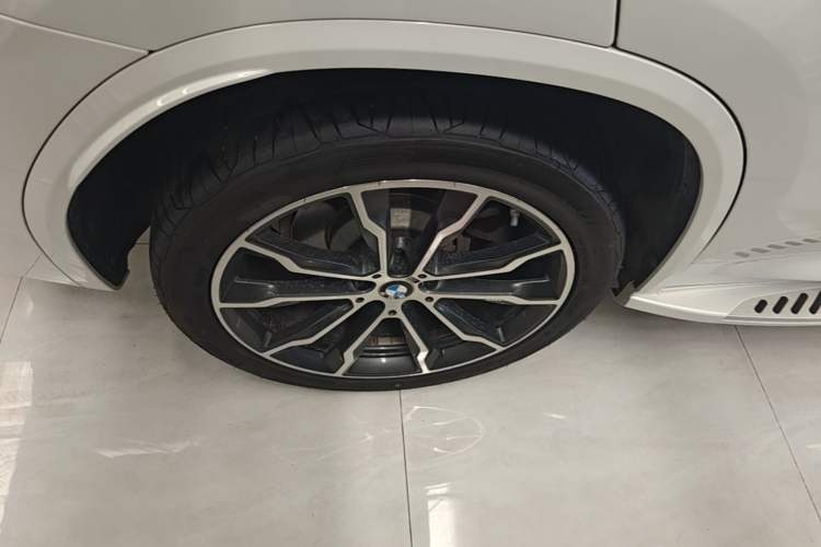 Used BMW X3 2023 Restyled xDrive30i Leading Edition M Night Sky Package Right Rear Wheel Hub