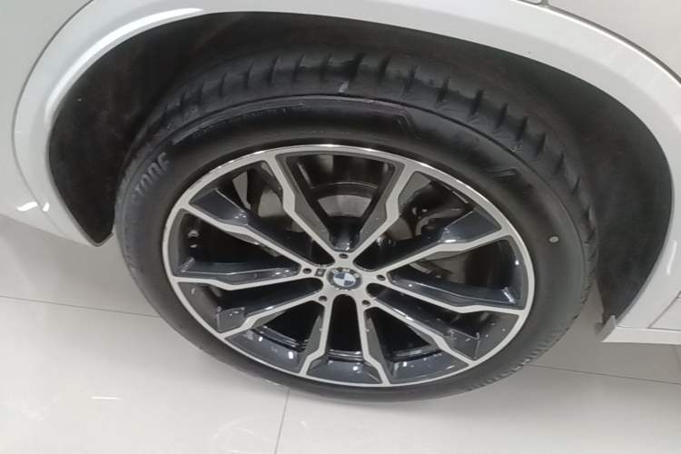 Used BMW X3 2023 Restyled xDrive30i Leading Edition M Night Sky Package Right Rear Wheel Hub