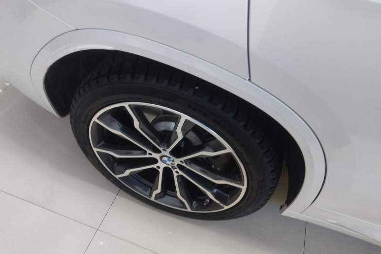 Used BMW X3 2023 xDrive30i Leading Model M Night Edition Package Right Rear Wheel Hub