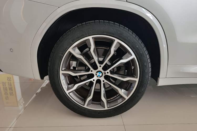 Used BMW X3 2023 xDrive30i Leading Model M Night Edition Package Right Rear Wheel Hub