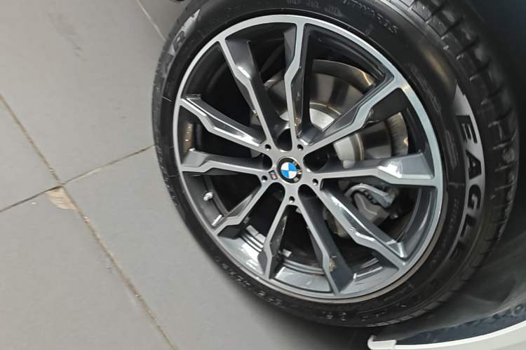Used BMW X3 2023 Restyled xDrive30i Leading Edition M Night Sky Package Right Rear Wheel Hub