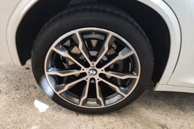 Used BMW X3 2023 Restyled xDrive30i Leading Edition M Night Sky Package Right Rear Wheel Hub