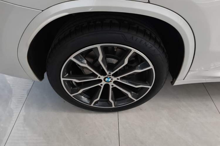 Used BMW X3 2023 xDrive30i Leading Model M Night Edition Package Right Rear Wheel Hub