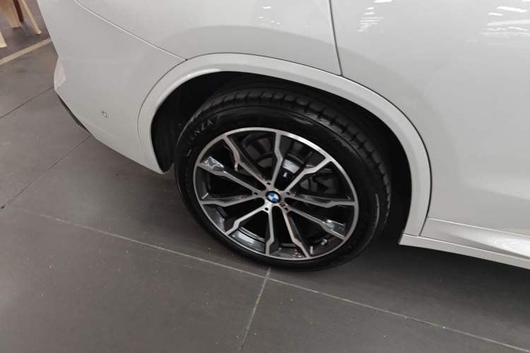 Used BMW X3 2023 Restyled xDrive30i Leading Edition M Night Sky Package Right Rear Wheel Hub