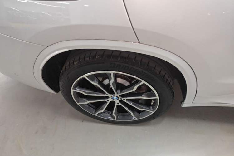 Used BMW X3 2023 xDrive30i Leading Model M Night Edition Package Right Rear Wheel Hub