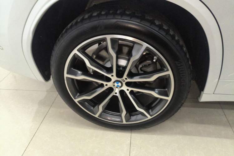 Used BMW X3 2023 Restyled xDrive30i Leading Edition M Night Sky Package Right Rear Wheel Hub