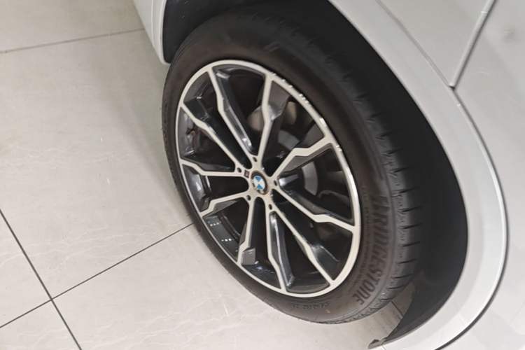 Used BMW X3 2023 Restyled xDrive30i Leading Edition M Night Sky Package Right Rear Wheel Hub