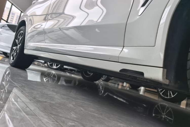 Used BMW X3 2023 xDrive25i M Sport Package Right Side Sill