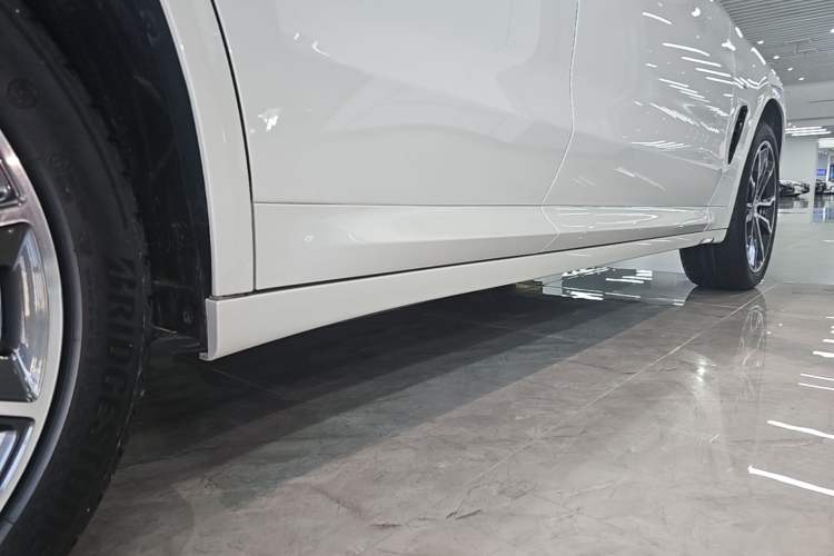 Used BMW X3 2023 Restyled xDrive30i Leading Edition M Night Sky Package Right Side Sill