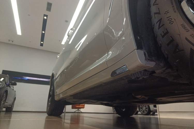 Used BMW X3 2023 xDrive25i M Sport Package Right Side Sill
