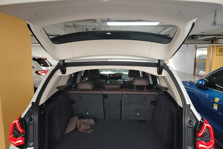 Used BMW X3 2023 xDrive25i M Sport Package Trunk