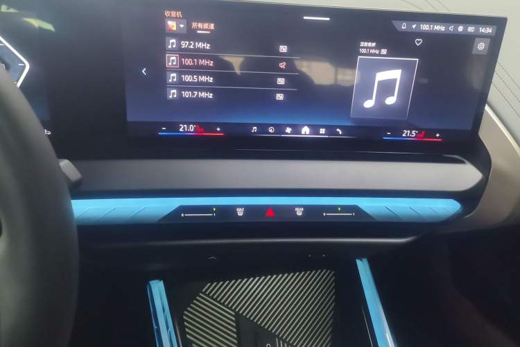 Used BMW X3 2025 xDrive30L Luxury Edition M Sport Package Audio And AC Panel