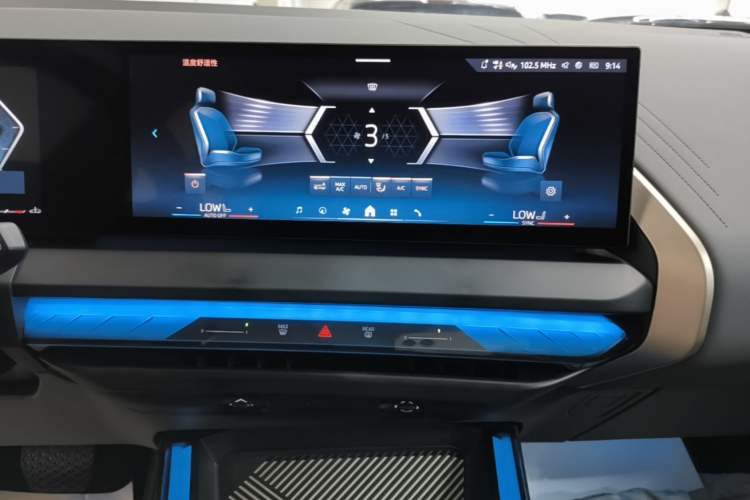Used BMW X3 2025 xDrive30L Luxury Edition M Sport Package Audio And AC Panel