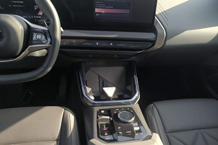 Used BMW X3 2025 xDrive25L Luxury Package Audio And AC Panel