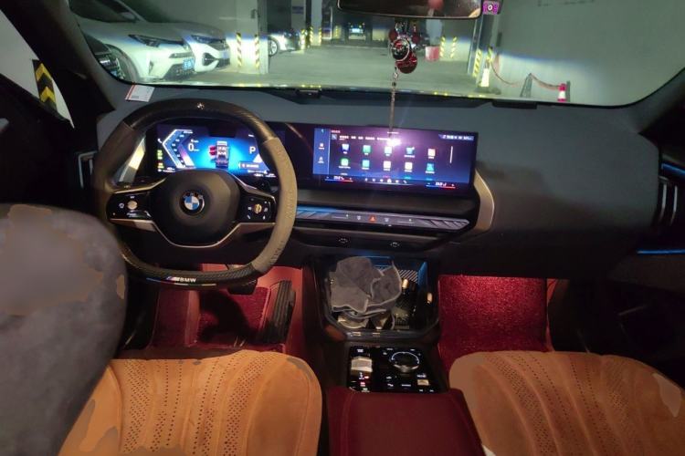 Used BMW X3 2025 xDrive25L Luxury Package Center Console