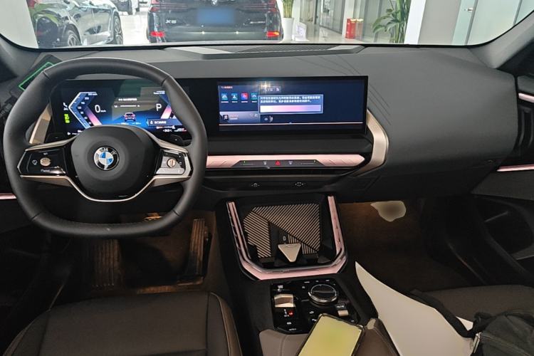 Used BMW X3 2025 xDrive25L Luxury Package Center Console