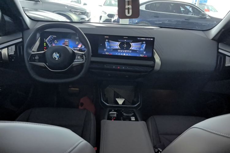 Used BMW X3 2025 xDrive25L Luxury Package Center Console