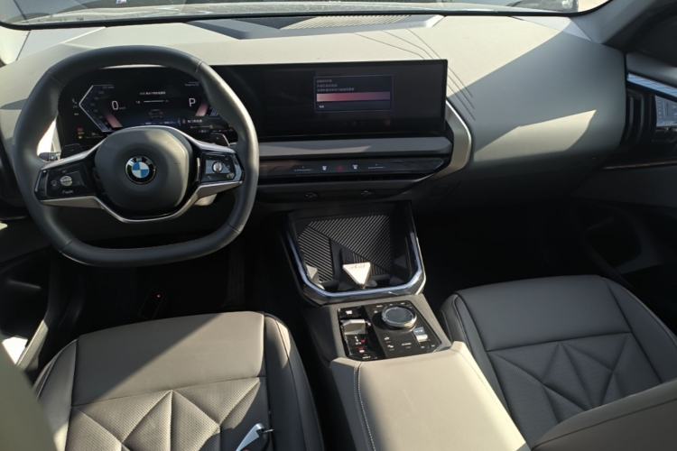 Used BMW X3 2025 xDrive25L Luxury Package Center Console