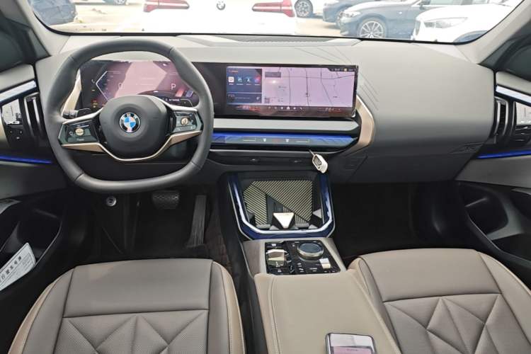 Used BMW X3 2025 xDrive25L Luxury Package Center Console