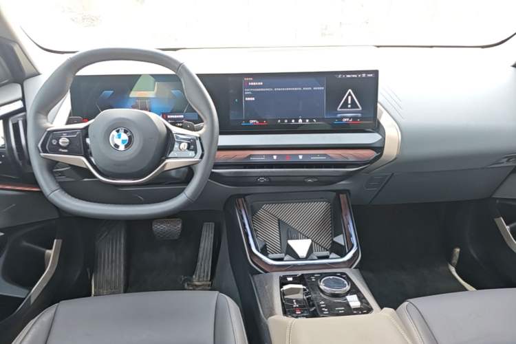 Used BMW X3 2025 xDrive25L Luxury Package Center Console