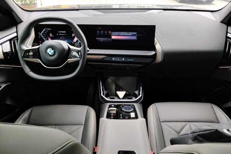 Used BMW X3 2025 xDrive25L Luxury Package Center Console
