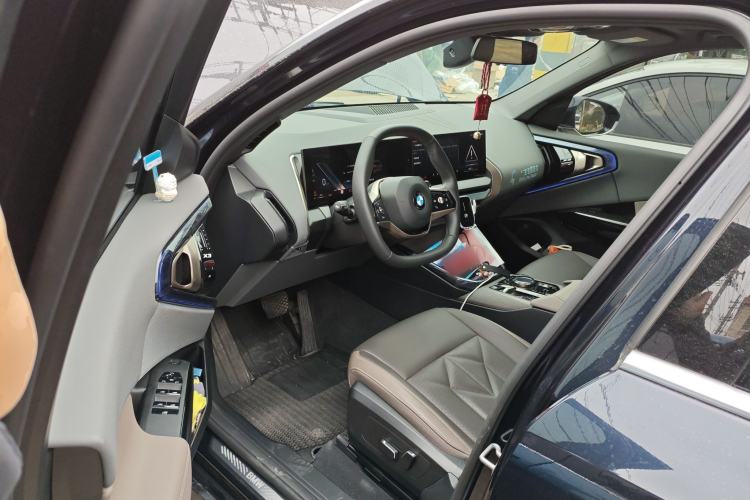 Used BMW X3 2025 xDrive25L Luxury Package Driver Seat