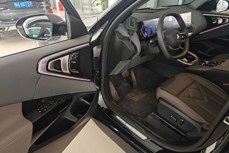 Used BMW X3 2025 xDrive25L Luxury Package Driver Seat