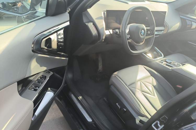 Used BMW X3 2025 xDrive25L Luxury Package Driver Seat