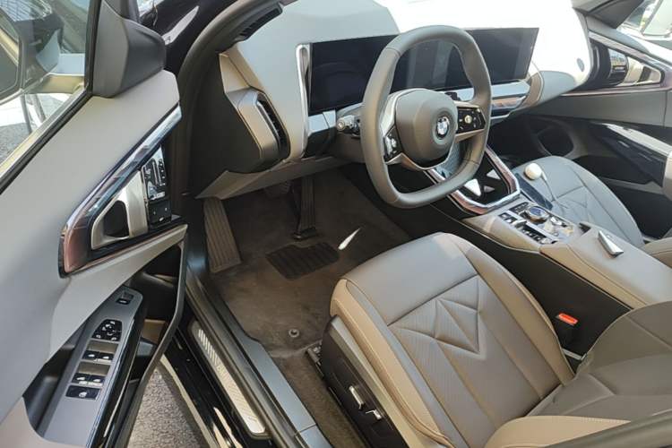 Used BMW X3 2025 xDrive25L Luxury Package Driver Seat