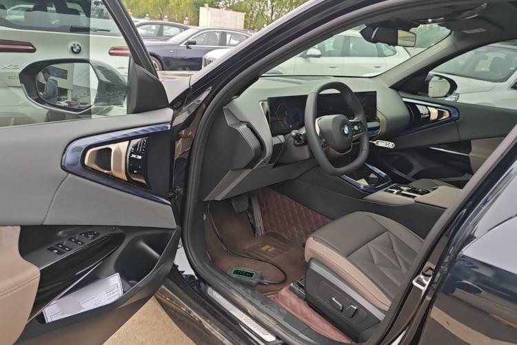Used BMW X3 2025 xDrive25L Luxury Package Driver Seat