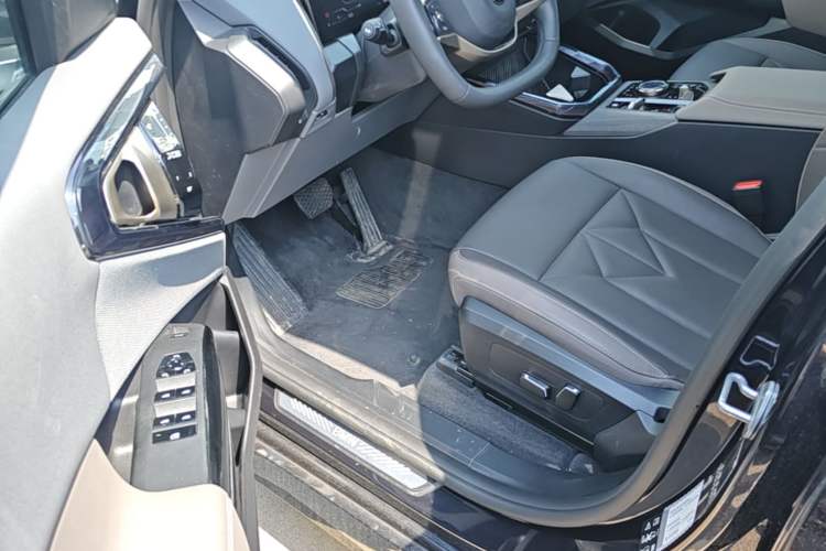 Used BMW X3 2025 xDrive25L Luxury Package Driver Seat