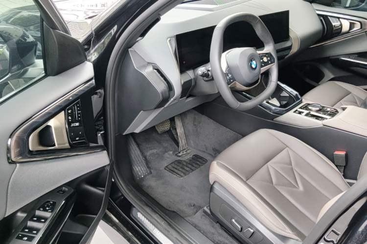 Used BMW X3 2025 xDrive25L Luxury Package Driver Seat