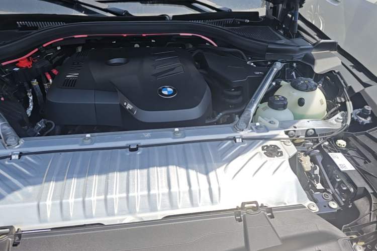 Used BMW X3 2025 xDrive25L Luxury Package Engine Bay Left