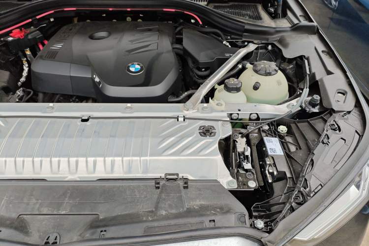 Used BMW X3 2025 xDrive25L Luxury Package Engine Bay Left
