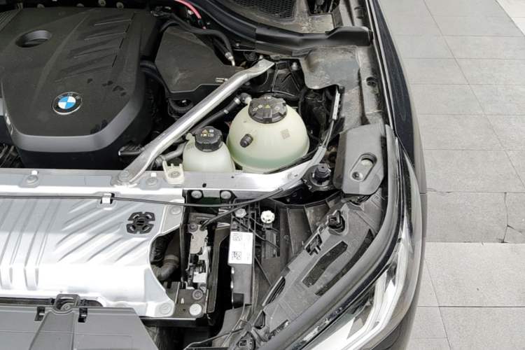 Used BMW X3 2025 xDrive25L Luxury Package Engine Bay Left