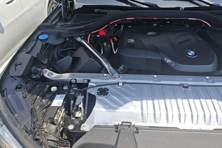 Used BMW X3 2025 xDrive25L Luxury Package Engine Bay Right