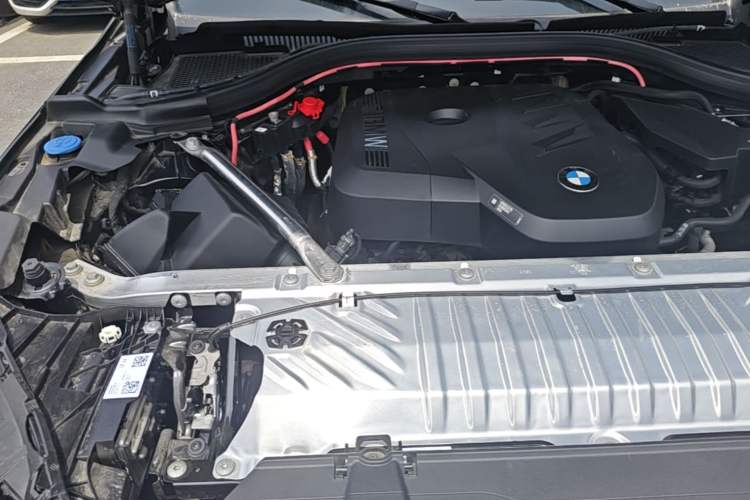 Used BMW X3 2025 xDrive25L Luxury Package Engine Bay Right