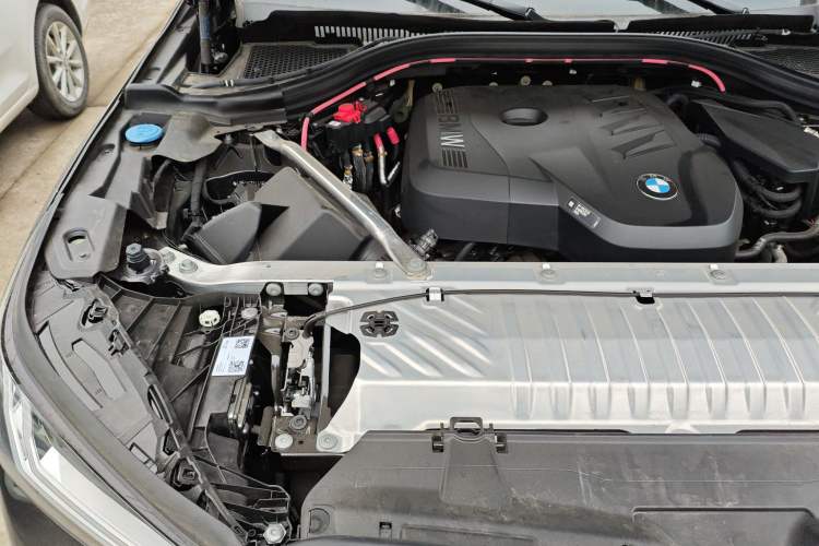 Used BMW X3 2025 xDrive25L Luxury Package Engine Bay Right