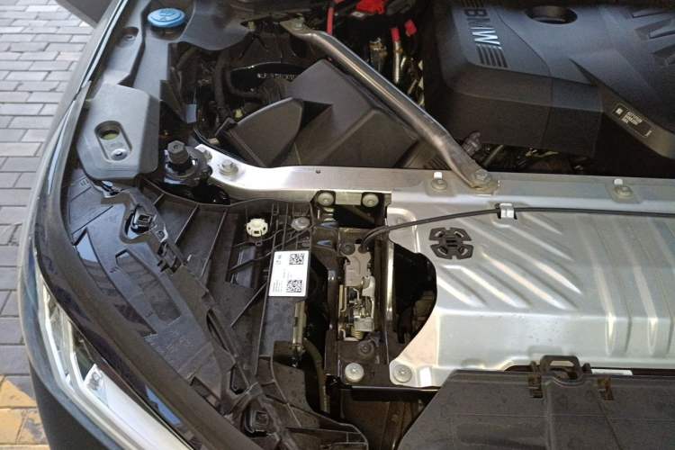 Used BMW X3 2025 xDrive25L Luxury Package Engine Bay Right
