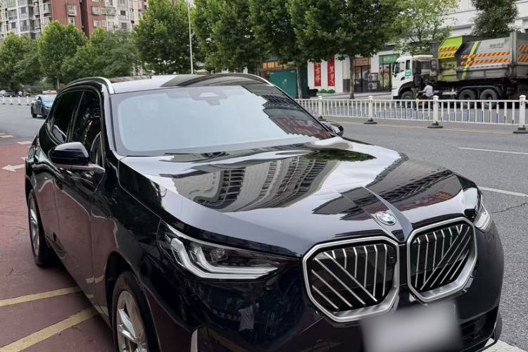 Used BMW X3 2025 xDrive25L Luxury Package Exterior 1