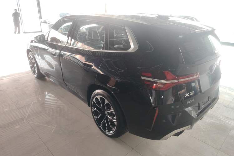 Used BMW X3 2025 xDrive30L Luxury Edition M Sport Package Exterior 2