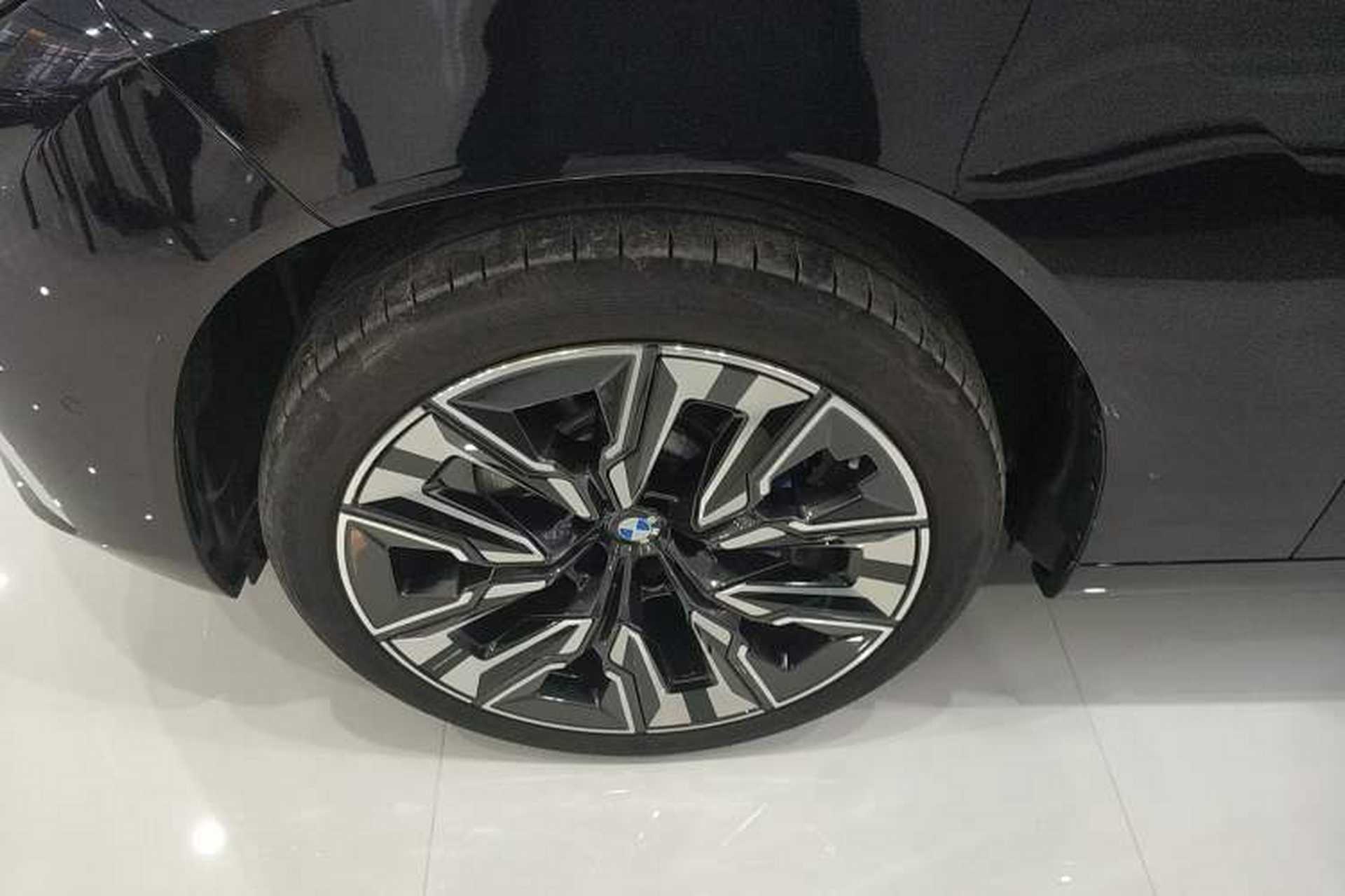 Used BMW X3 2025 xDrive30L Luxury Edition M Sport Package Exterior 4