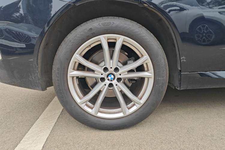 Used BMW X3 2025 xDrive25L Luxury Package Exterior 5