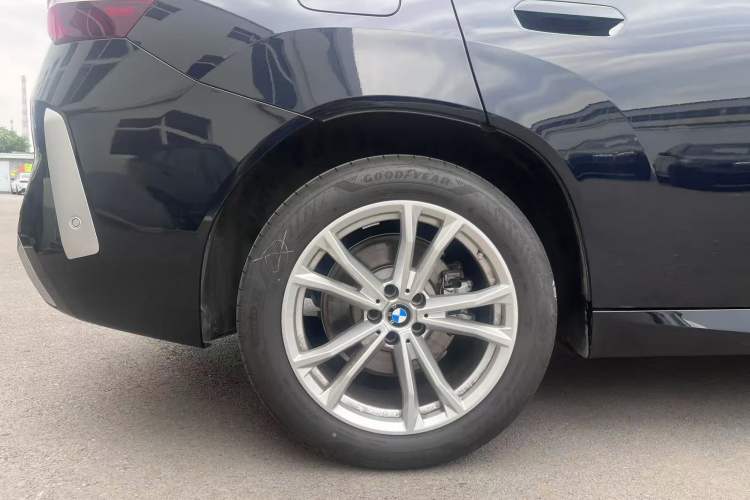 Used BMW X3 2025 xDrive25L Luxury Package Exterior 6