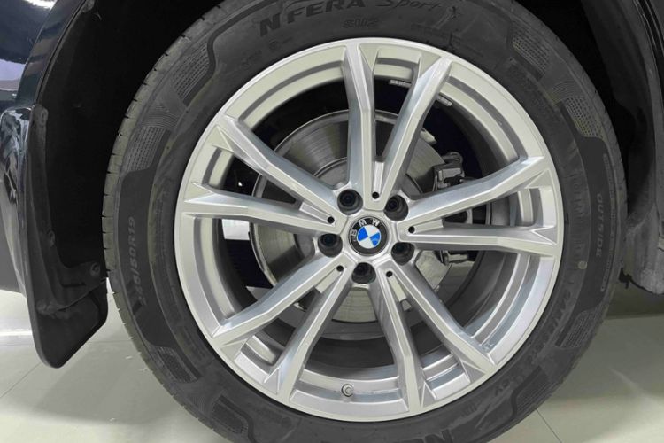 Used BMW X3 2025 xDrive25L Luxury Package Exterior 9