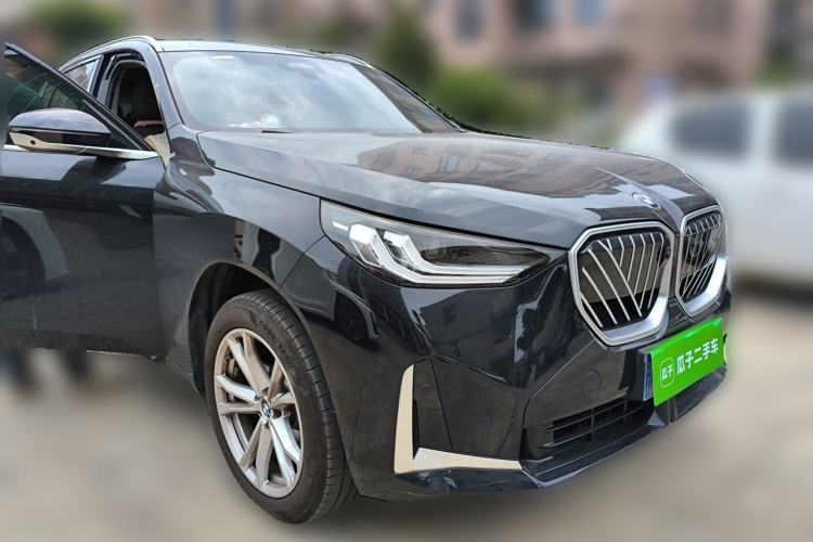 Used BMW X3 2025 Model, Facelifted xDrive25L Luxury Package Front Right 45 Deg