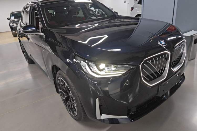 Used BMW X3 2025 xDrive30L Leading Model M Sport Package Front Right 45 Deg