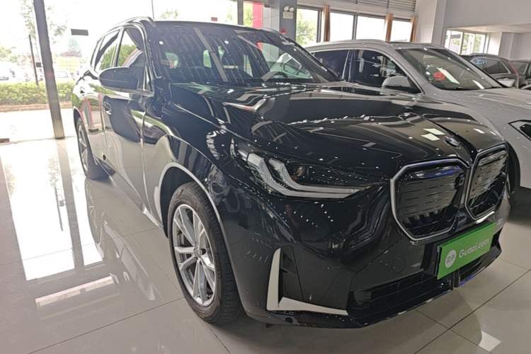 Used BMW X3 2025 Model, Facelifted xDrive25L Luxury Package Front Right 45 Deg