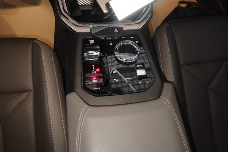 Used BMW X3 2025 xDrive30L Luxury Edition M Sport Package Gear Lever